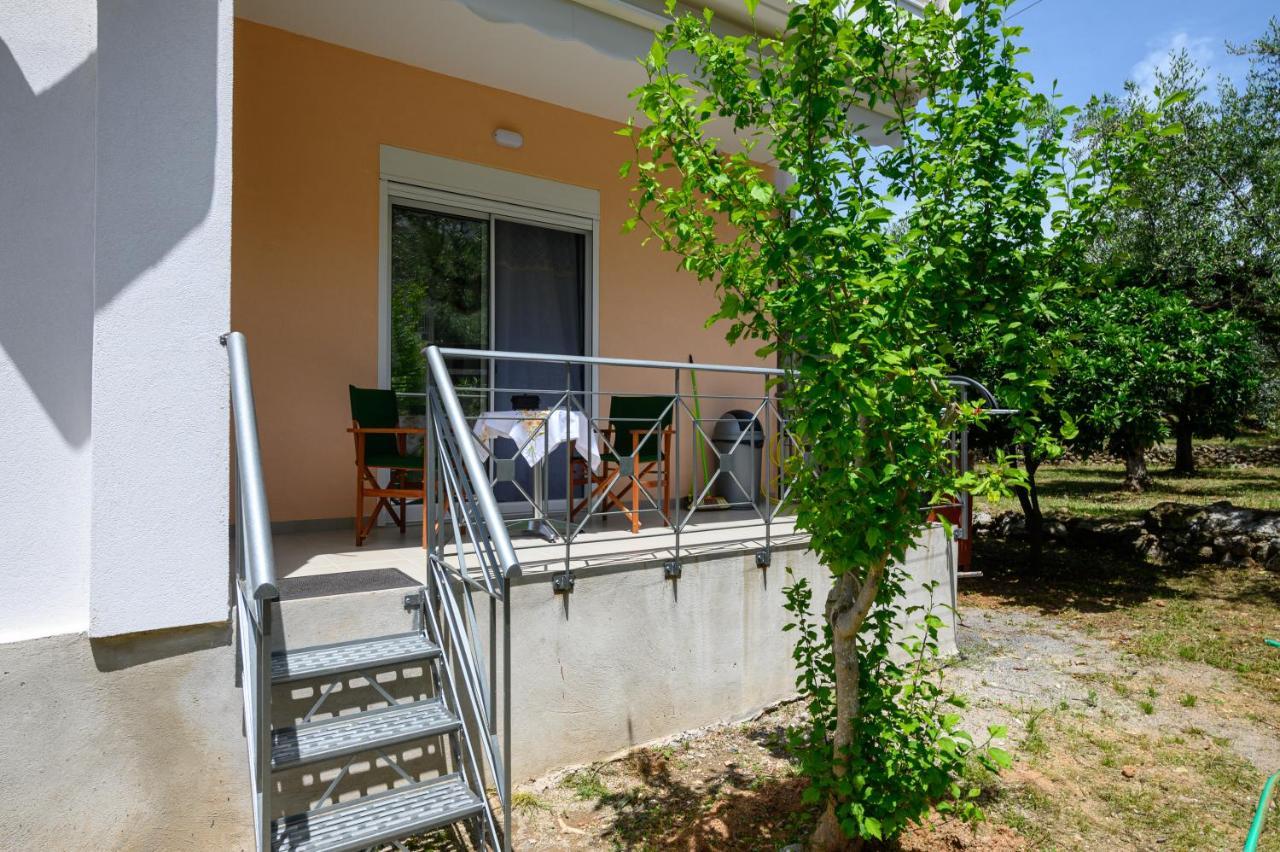Chic Apartment In Nature, 5-Min Walk To The Beach كالاماتا المظهر الخارجي الصورة