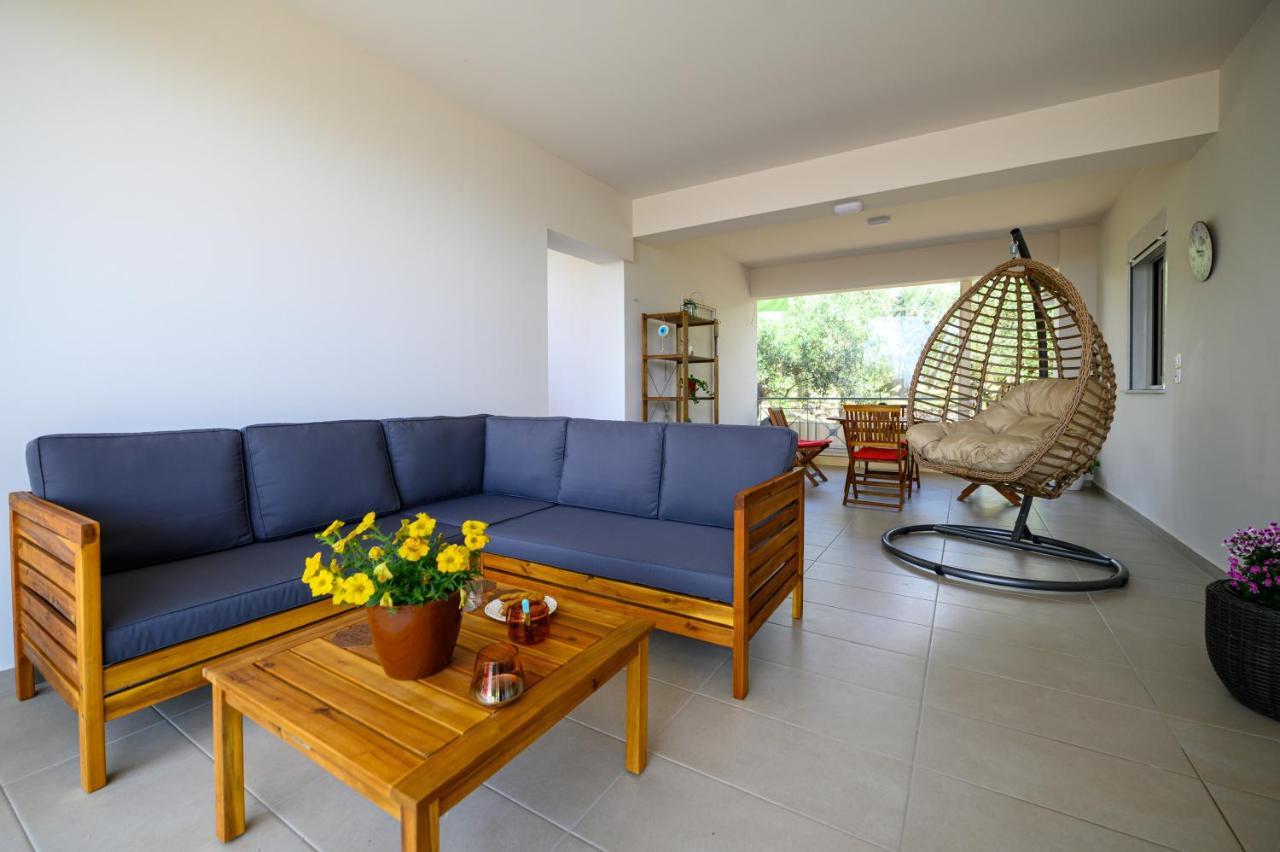 Chic Apartment In Nature, 5-Min Walk To The Beach كالاماتا المظهر الخارجي الصورة