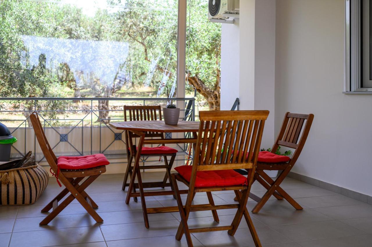 Chic Apartment In Nature, 5-Min Walk To The Beach كالاماتا المظهر الخارجي الصورة