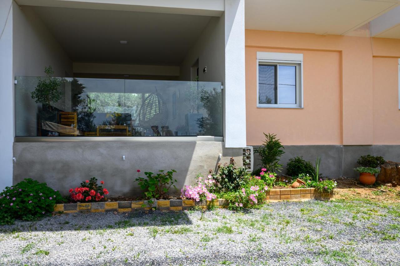 Chic Apartment In Nature, 5-Min Walk To The Beach كالاماتا المظهر الخارجي الصورة